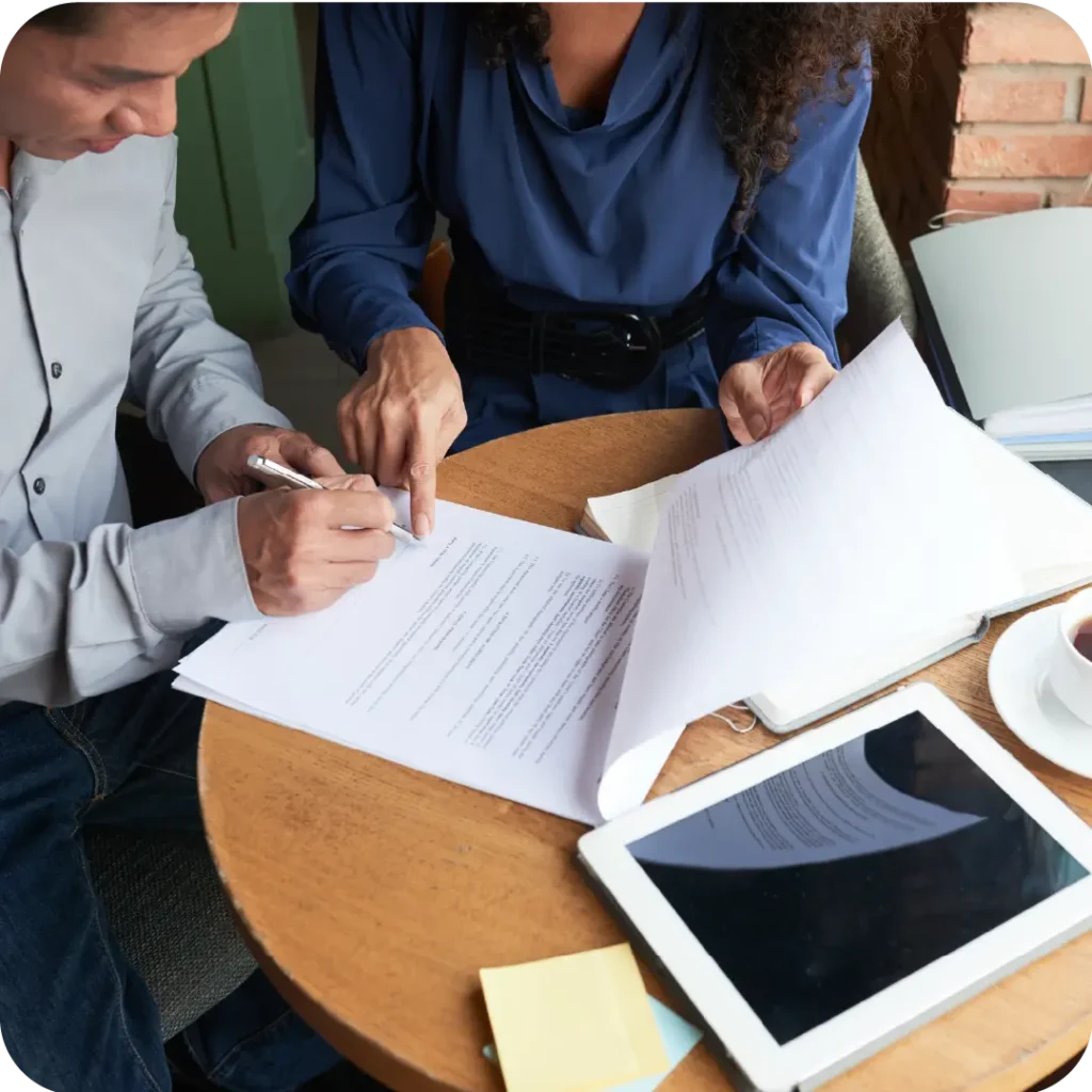 Elaboración y revisión de contratos